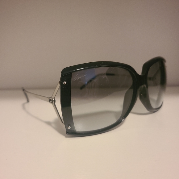 Gucci Sunglasses - Picture 7 of 9